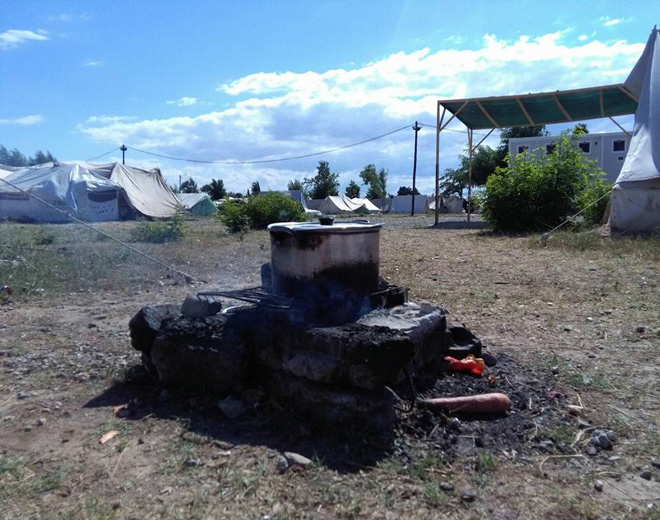 الفلسطينيون السوريون العالقون في اليونان يشتكون من الإهمال الطبي وعنصرية الأطباء 