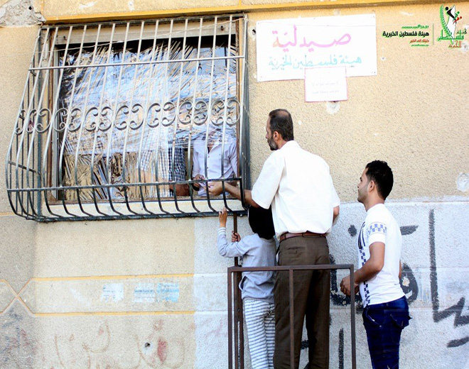 هيئة فلسطين الخيرية تواصل تقديم خدماتها الطبية للعائلات النازحة من مخيم اليرموك 