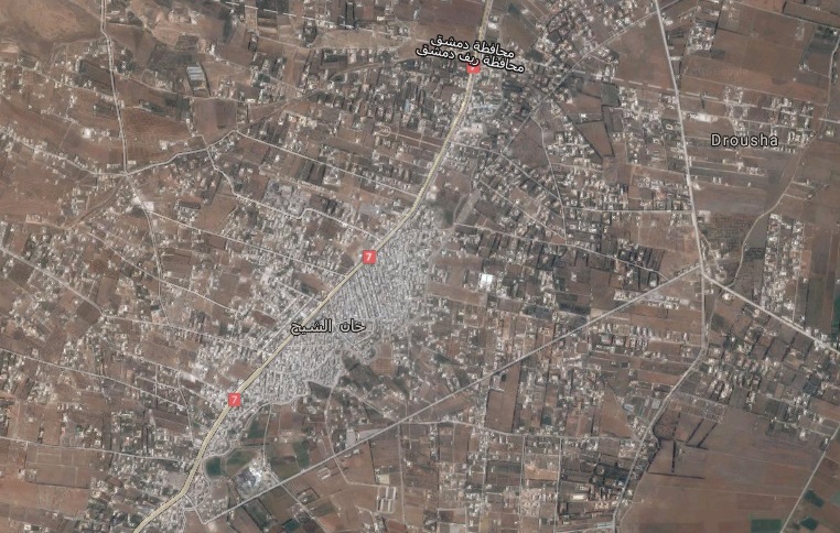 الطيران الحربي يواصل استهدافه لأطراف مخيم خان الشيح