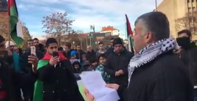 وقفة تضامنية مع مخيم خان الشيح في مدينة هلنسنبوري السويدية 