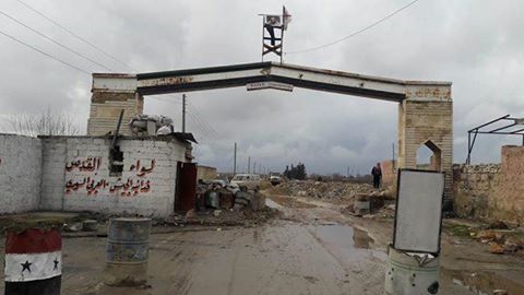 إزالة بعض السواتر الترابية عن مدخل مخيم النيرب تمهيداً للسماح بحركة المواصلات 