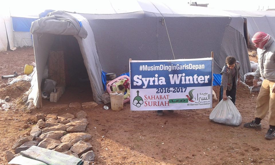 هيئة فلسطين الخيرية توزع مساعداتها الغذائية جنوب سورية