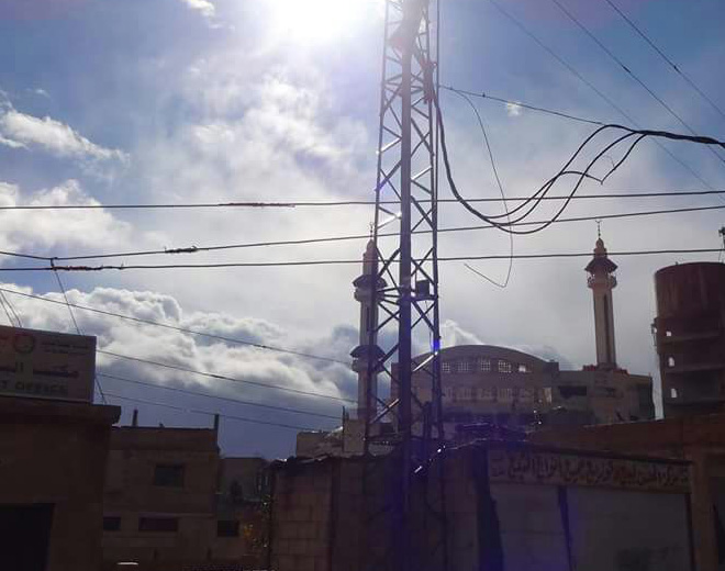 النظام يحرم العائلات التي خرج أحد أبنائها من مخيم خان الشيح إلى إدلب من تلقي أي مساعدة 