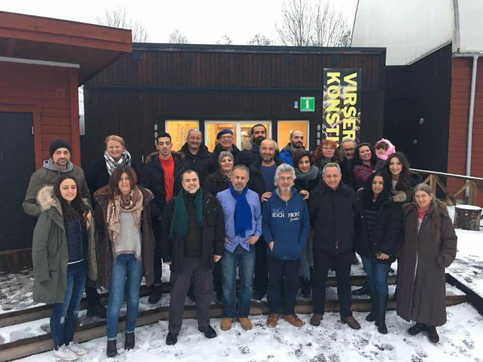 "ملتقى فيشروم للفن التشكيلي" يجمع (15) فناناً فلسطينياً وسورياً في السويد