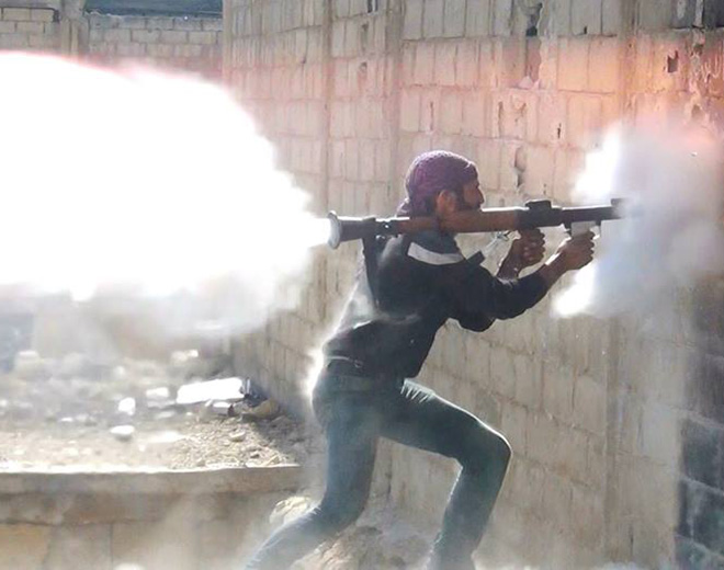 اشتباكات ليلية بين "هيئة تحرير الشام" و "داعش" في مخيم اليرموك