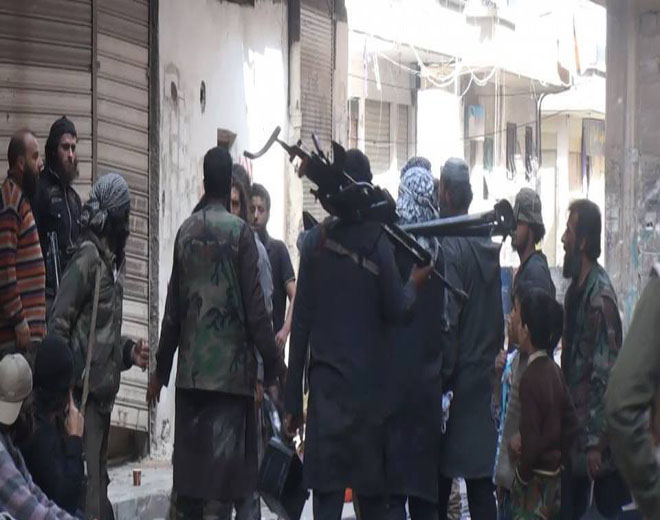 "داعش" يفجر سيارات مفخخة قرب نقاط التماس مع هيئة تحريرالشام بمخيم اليرموك 