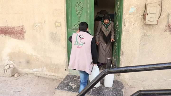 فيديو | هيئة فلسطين الخيرية توزع الماء على مئات العائلات النازحة عن مخيم اليرموك بلدات يلدا وببيلا