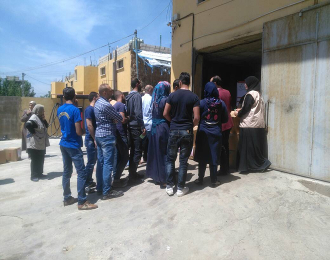 توزيع 50 سلة غذائية على بعض العائلات الفلسطينية السورية في البقاع الأوسط 