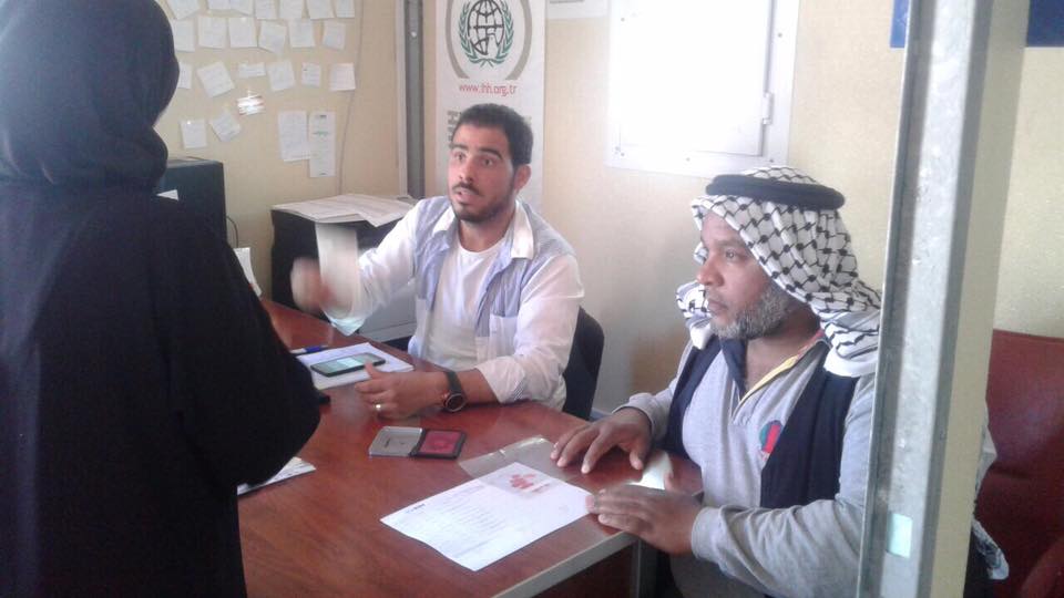 "خير أمة" توزع أواني منزلية على (100) أسرة فلسطينية سورية في مدينة كلس 