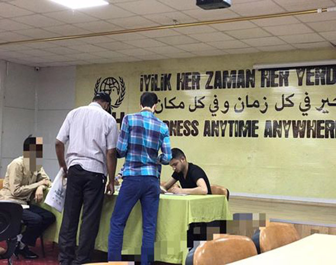 توزيع مساعدات مالية وسلل غذائية على فلسطينيي سورية في تركيا 