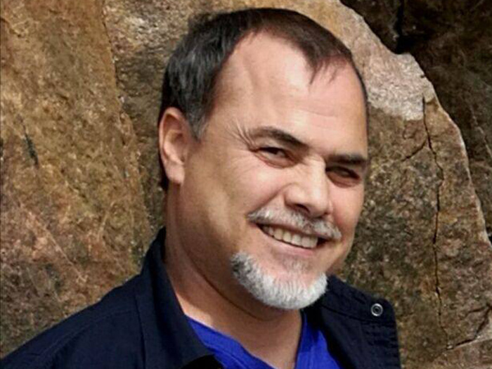 معرض فني للتشكيلي الفلسطيني السوري عماد رشدان في مدينة أودفالا السويدية 