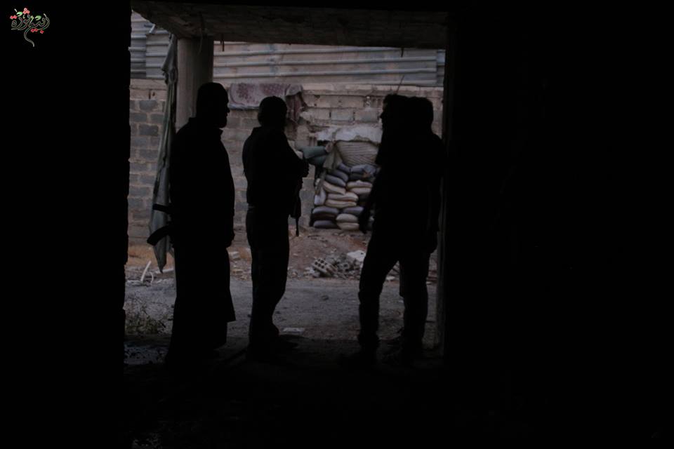 تجدد الاشتباكات بين داعش والمعارضة جنوب دمشق والنظام يستهدف التضامن بالرشااشات الثقيلة