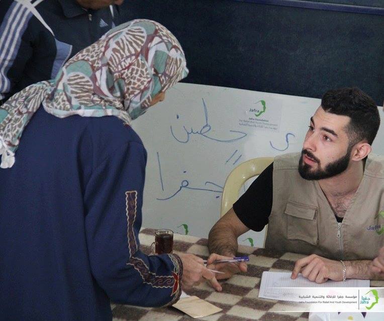 جفرا للإغاثة والتنمية توزع مساعداتها الغذائية على 300 عائلة فلسطينية في حي برزة 