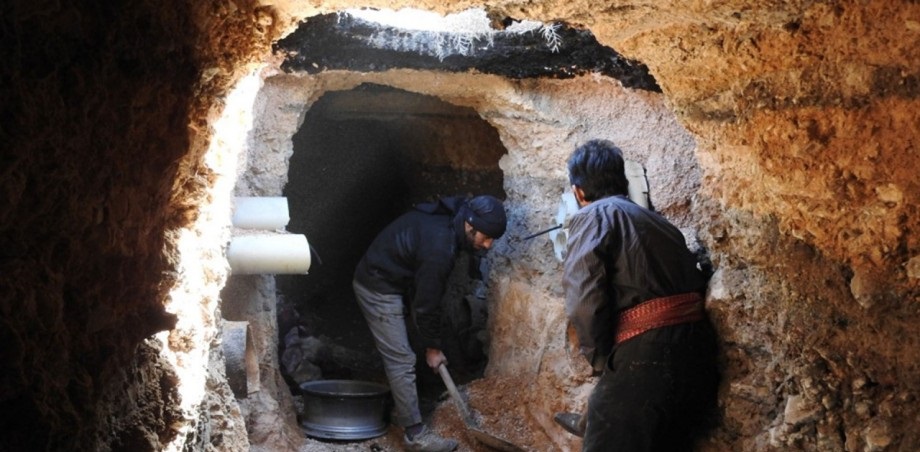 خروج عنصرين من "داعش" جنوب دمشق وسط اشتباكات مع المعارضة