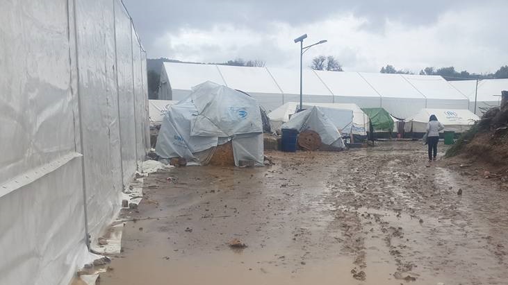 عمدة جزيرة ليسفوس يتهم الحكومة اليونانية والاتحاد الأوروبي بتحويل الجزر إلى "غوانتانامو أوروبي للاجئين"