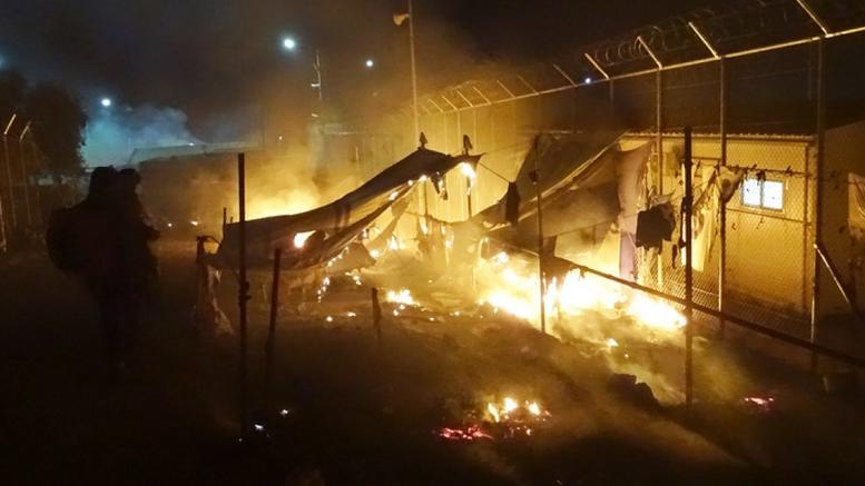 أكثر من 20 جريحاً في جزيرة متليني اليونانية إثر قتال عنيف بين اللاجئين 