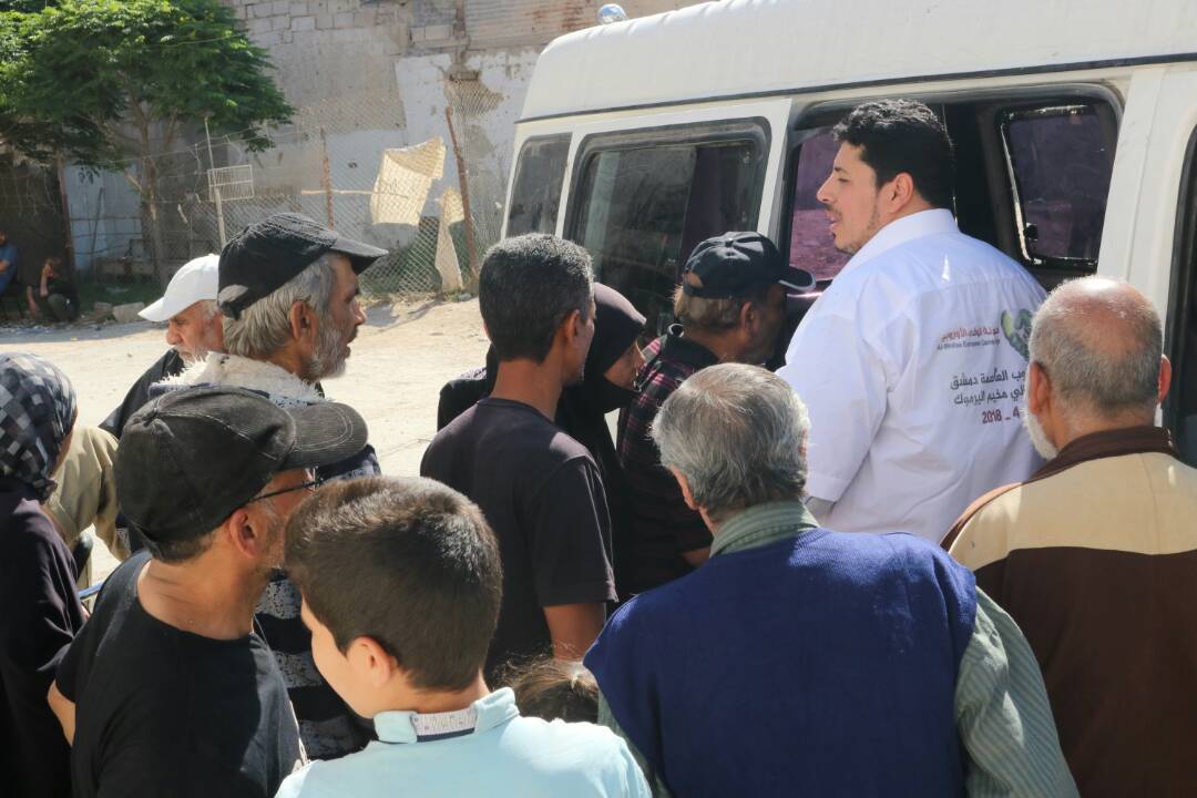 الوفاء تستمر بتقديم مساعداتها الإغاثية لأهالي مخيم اليرموك"