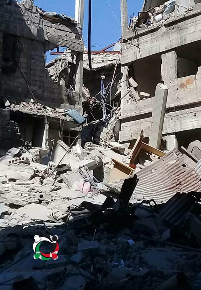 مدنيون في مخيم اليرموك يطلقون نداء مناشدة من تحت الأنقاض لإنقاذ حياتهم 