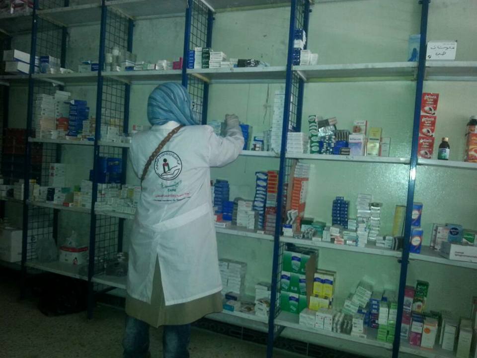 "الهيئة الخيرية" تستمر بتقديم مساعداتها لأهالي مخيم اليرموك النازحين إلى البلدات المجاورة 