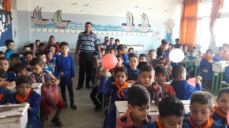 طلاب مخيم السبينة يبدؤون عامهم الدراسي الجديد وسط حالة من ا لأمل بمستقبل أفضل 