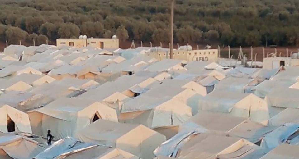 معاناة المهجرين الفلسطينيين تتزايد في الشمال السوري مع هبوب رياح الشتاء