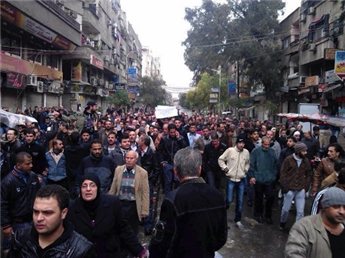  (200) ألف فلسطيني فروا من سورية منذ اندلاع الحرب فيها  