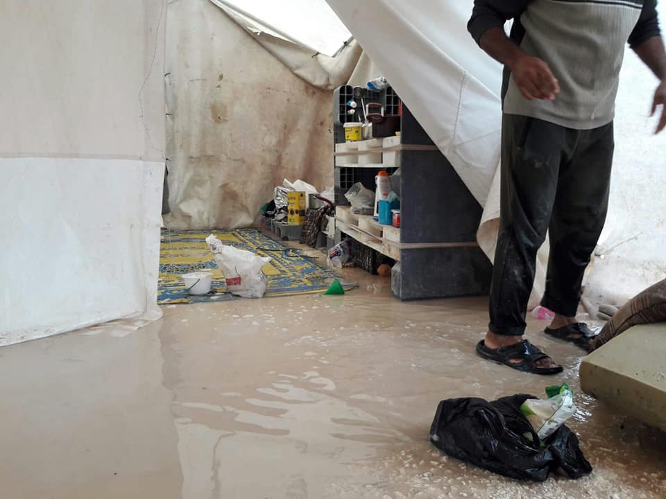 برودة الشتاء تعمق أوجاع المهجرين الفلسطينيين في الشمال السوري 