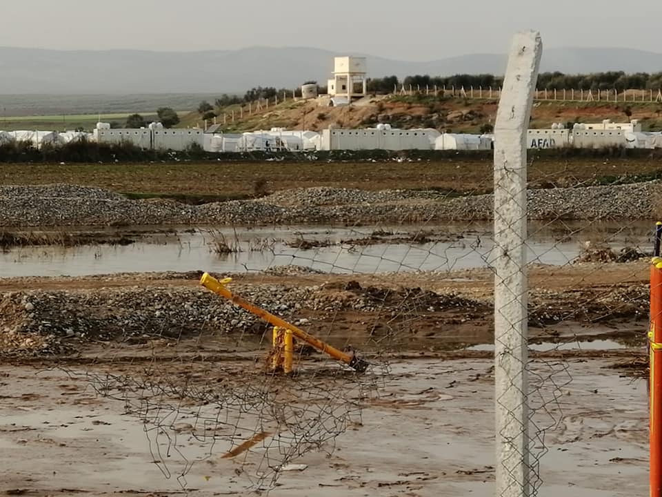 اغلاق الطرق المؤدية إلى مخيم دير بلوط فاقم من مأساة قاطنيه