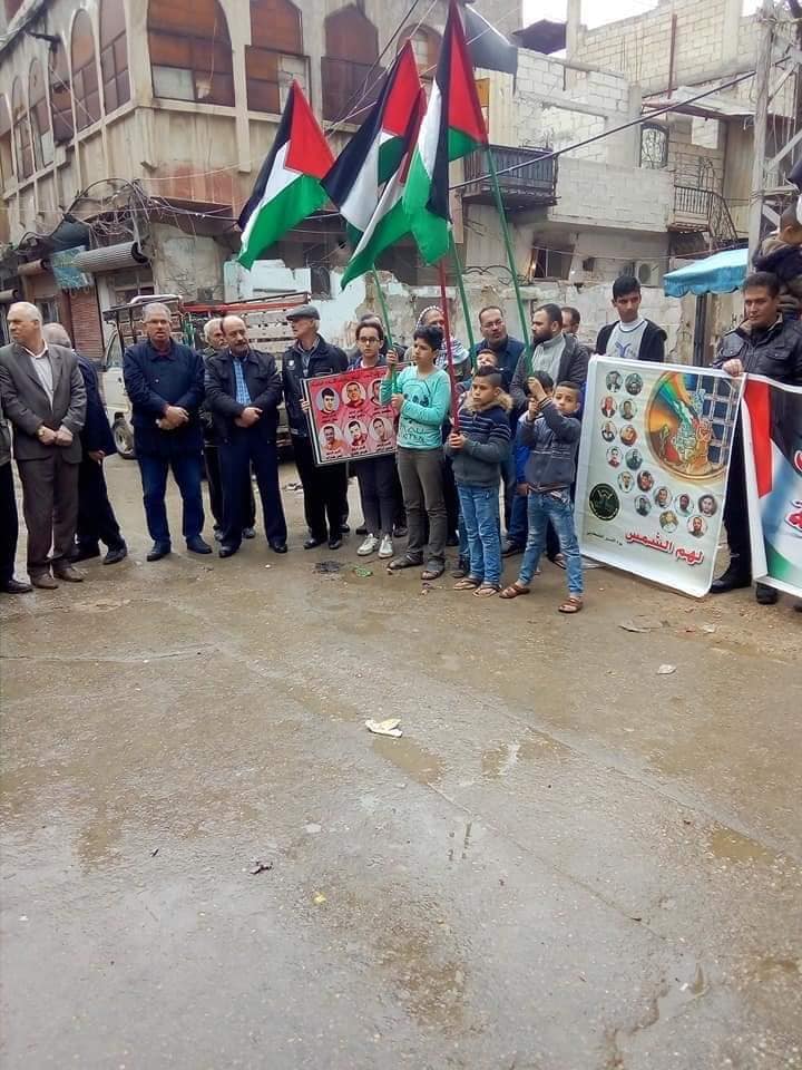 وقفة تضامنية مع الأسرى الفلسطينيين في مخيم النيرب بحلب 