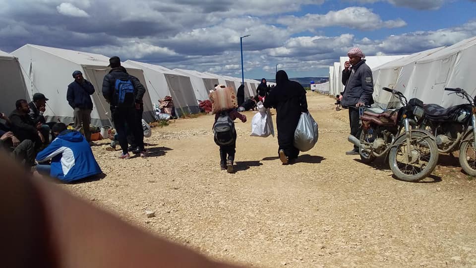 شاهد بالصور:  تهجير قسري جديد لمهجري مخيم اليرموك وجنوب دمشق من مخيم الشبيبة باعزاز إلى مخيم البل شمال مدينة ثوران بريف حلب الشمالي