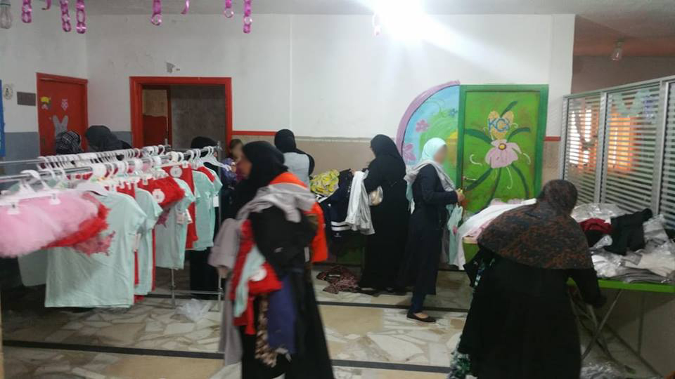 توزيع السبة جديدة على العائلات الفلسطينية السورية بمنطقة سبلين في لبنان