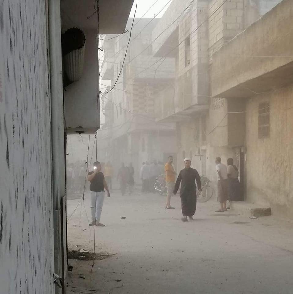 بينهم أربعة أطفال.. (9) مدنيين ضحايا قصف صاروخي استهدف مخيم النيرب 