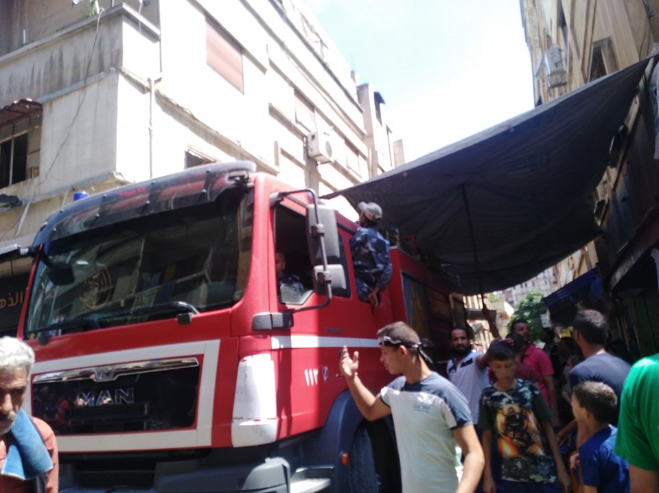 حريق في أحد المحال التجارية في مخيم العائدين بحمص