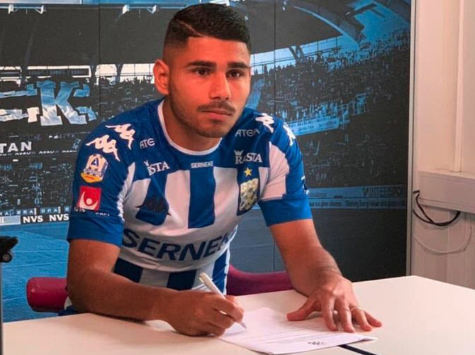 السويد تضم لاعباً فلسطينياً سورياً إلى صفوف منتخبها الوطني لكرة القدم 