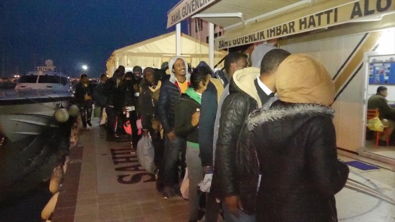 اليونان تعتزم تسريع إعادة طالبي اللجوء الذين تم رفض طلباتهم إلى تركيا