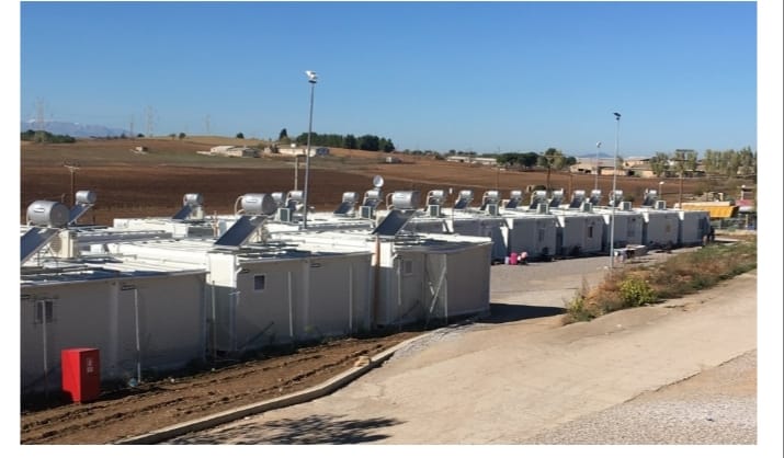 الفلسطينيون السوريون في مخيم نيا كافالا اليوناني يشكون تأخر اجراءات طلبات اللجوء 