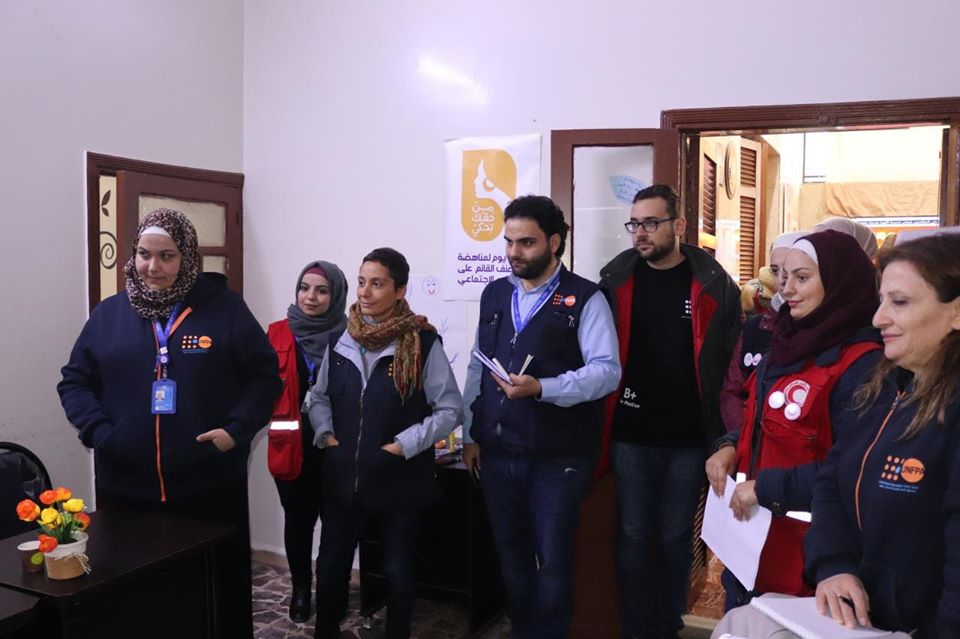 وفد من الأمم المتحدة يزور مخيم النيرب في حلب 