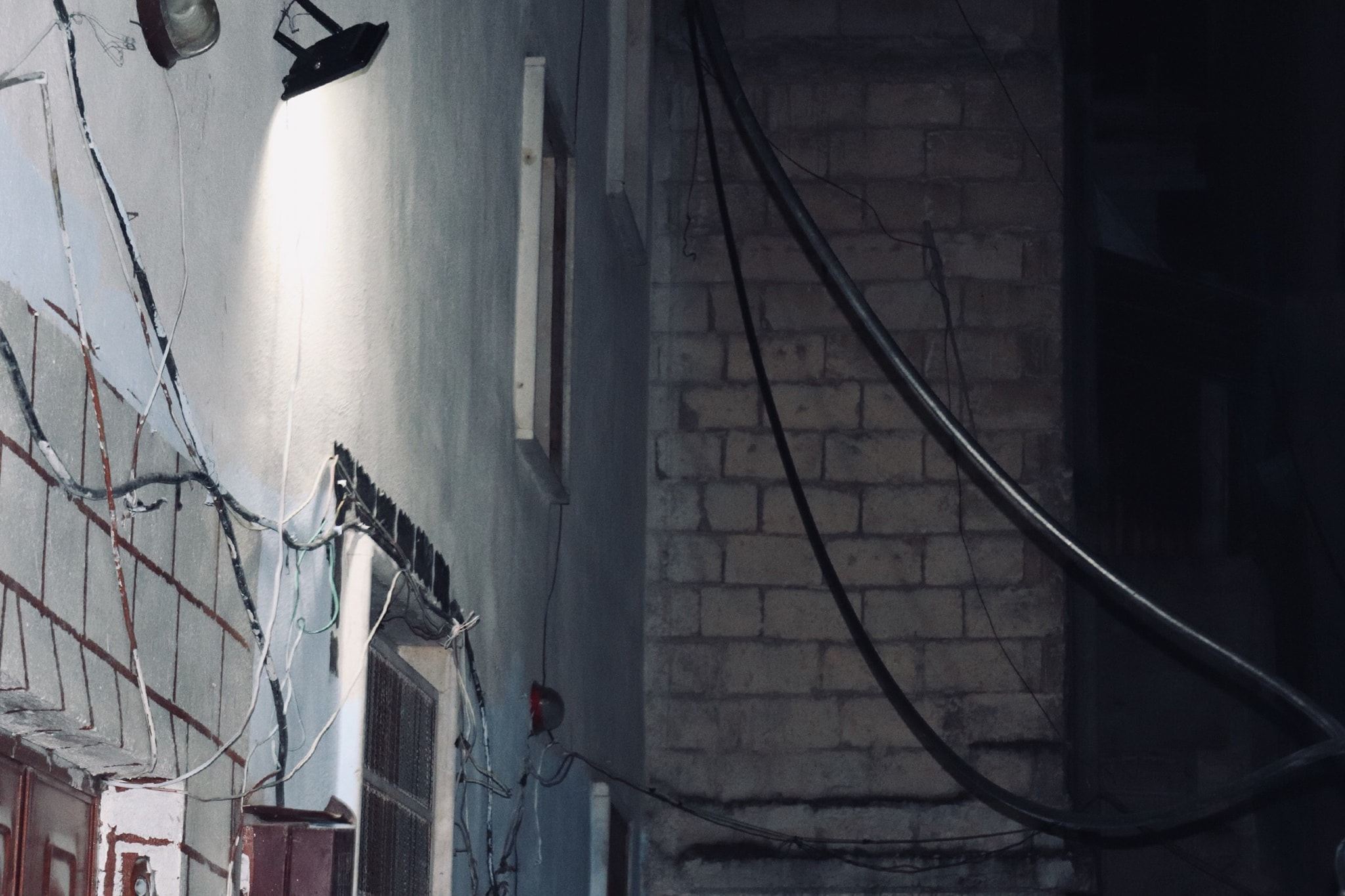 (نوّرها) مبادرة لإنارة أزقة وحارات مخيم النيرب 