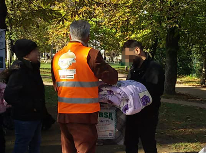 توزيع ملابس شتوية على العائلات الفلسطينية السورية بمدينة بورصة التركية  