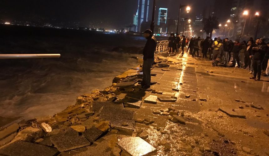 العاصفة لولو تفاقم مأساة فلسطينيي سورية في لبنان 