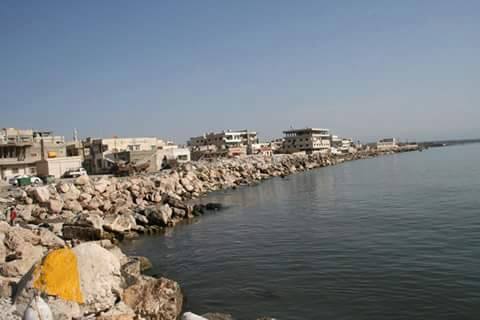 شكوى من تردي الخدمات الأساسية والبنى التحتية في مخيم الرمل باللاذقية 