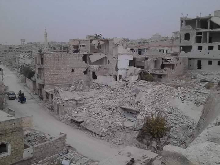 سكان مخيم حندرات يتهمون الأونروا بالتقصير ويطالبون بإعادة الإعمار 