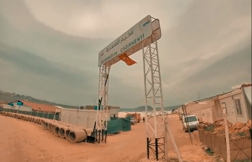 شاهد: تصوير بتقنية التايم لابس ( time laps ) وتقنية الفيو فيندر ( view fender ) للطريق بين مخيمي دير بلوط والمحمدية في الشمال السوري