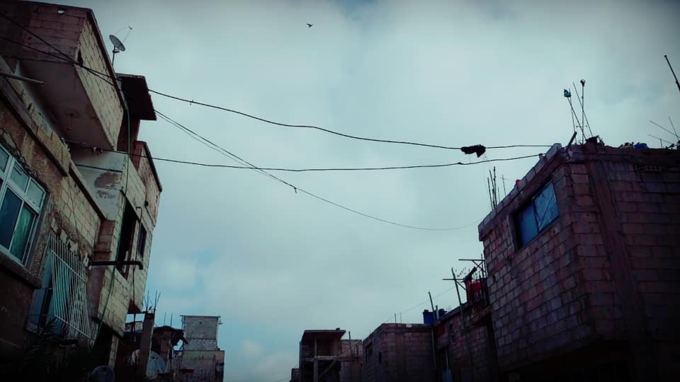 الكهرباء في مخيم سبينة من سيء إلى أسوأ  