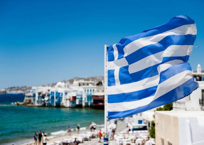 اليونان تنقل 1000 لاجئ من الجزر إلى فنادق شاغرة