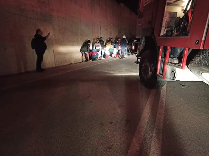 اليونان: فلسطينيون سوريون مهددون بالمبيت في العراء بعد احتراق خيمهم