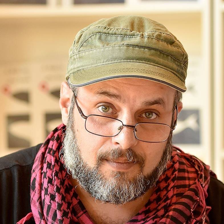 الفنان التشكيلي هاني عباس سيقيمون حديقة فوق أنقاض بيتي في مخيم اليرموك 