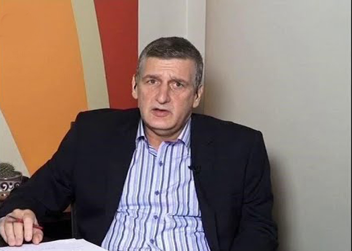 شاهد: المسؤول الأمني والعسكري في القيادة العامة يتهم أبناء اليرموك ببيع مخيمهم