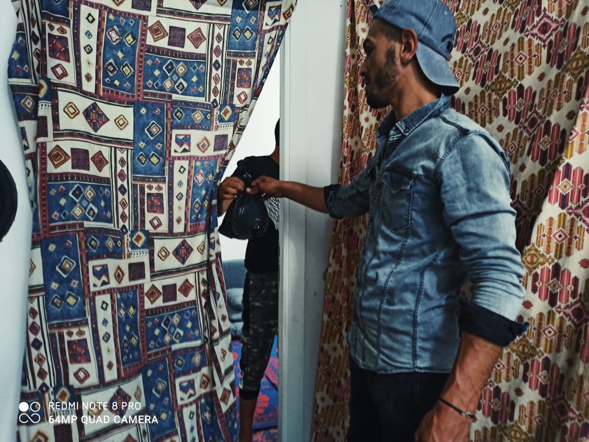 توزيع أضاحي العيد على أسر فلسطينية سورية في اليونان 