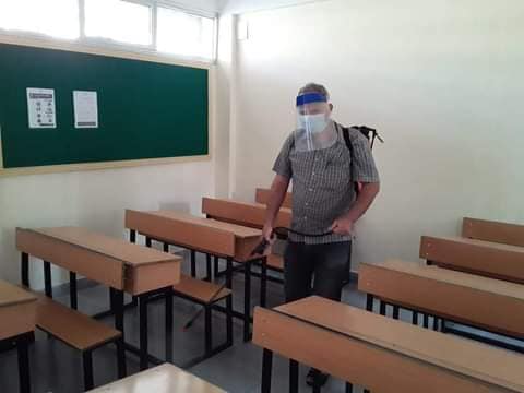 للوقاية من كورونا.. حملة تعقيم لمدارس مخيم درعا